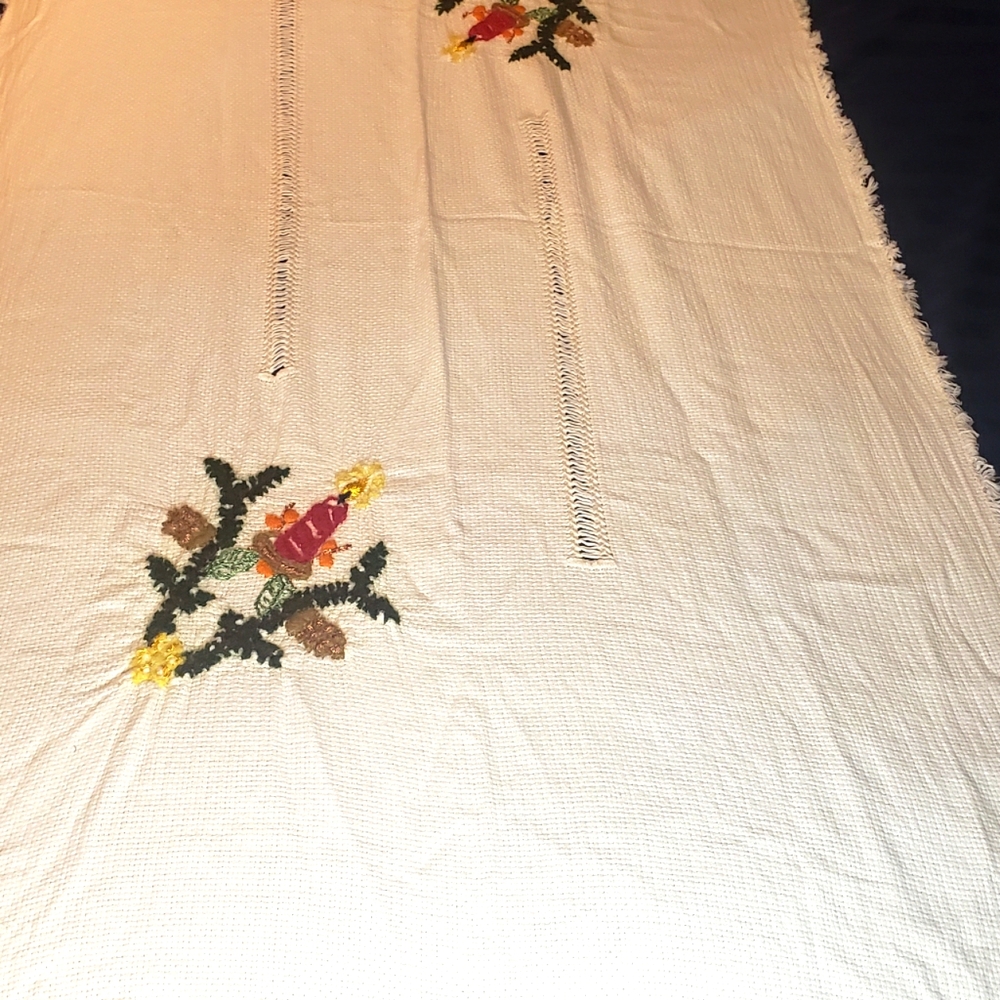 Vintage Christmas Table-Runner